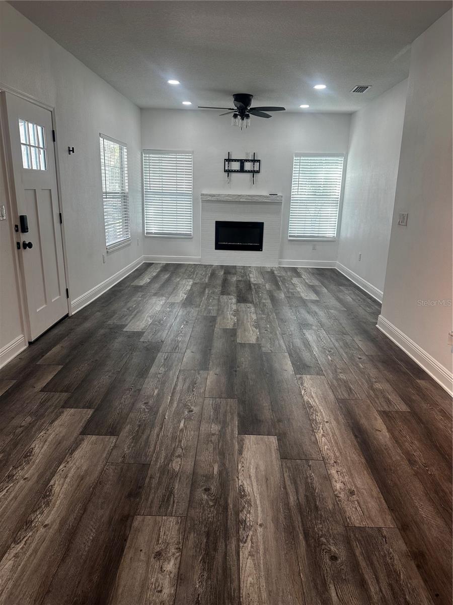 3902 N SUWANEE AVE — photo 3