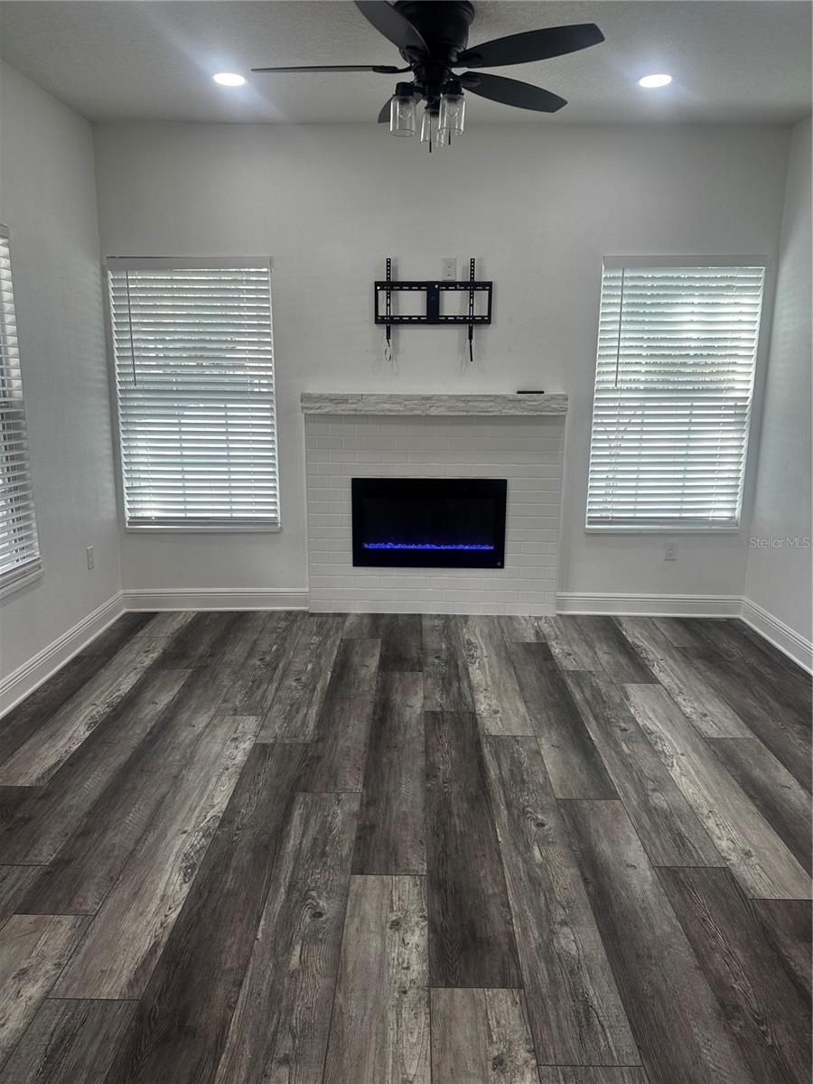 3902 N SUWANEE AVE — photo 4
