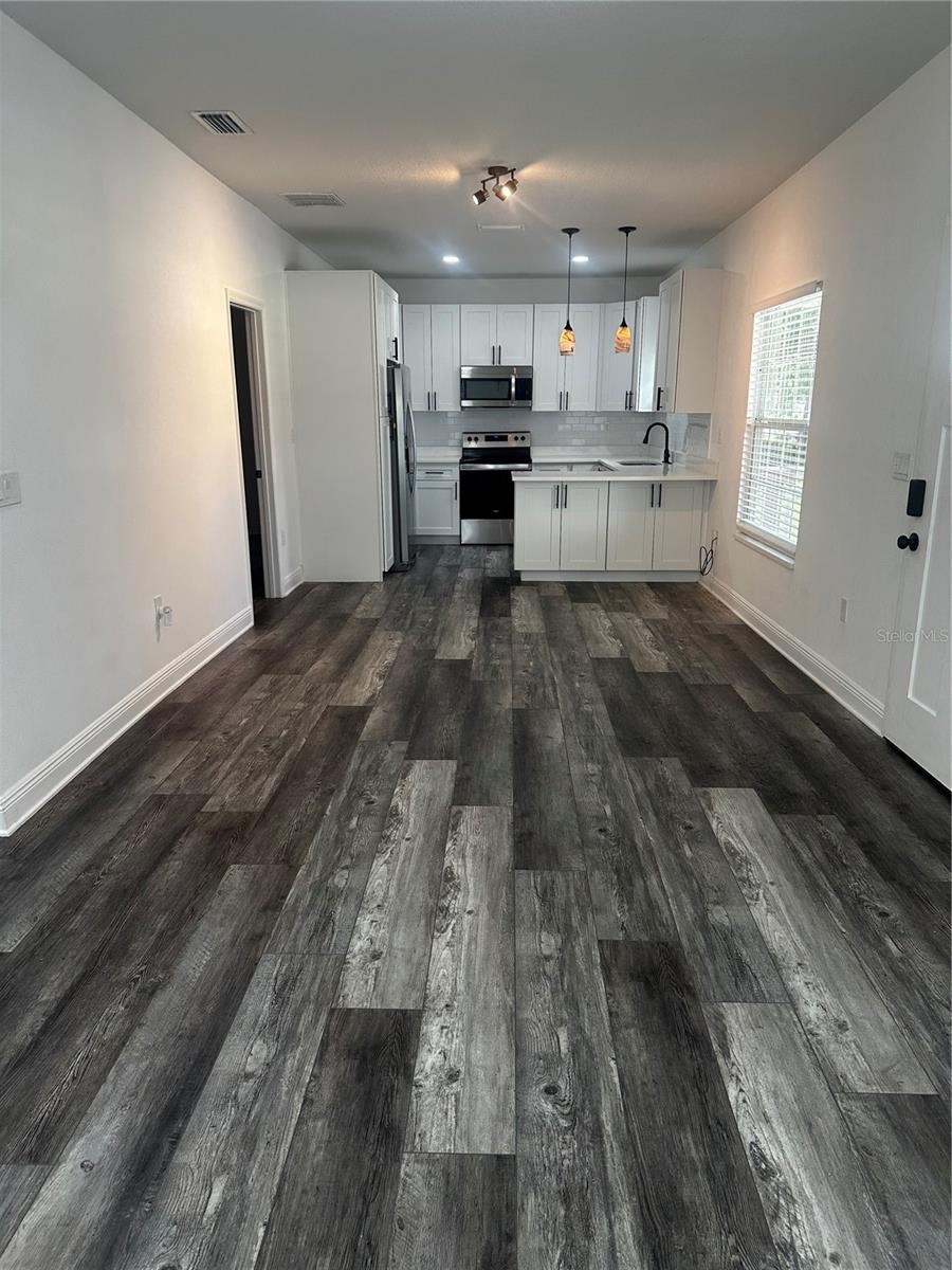 3902 N SUWANEE AVE — photo 5
