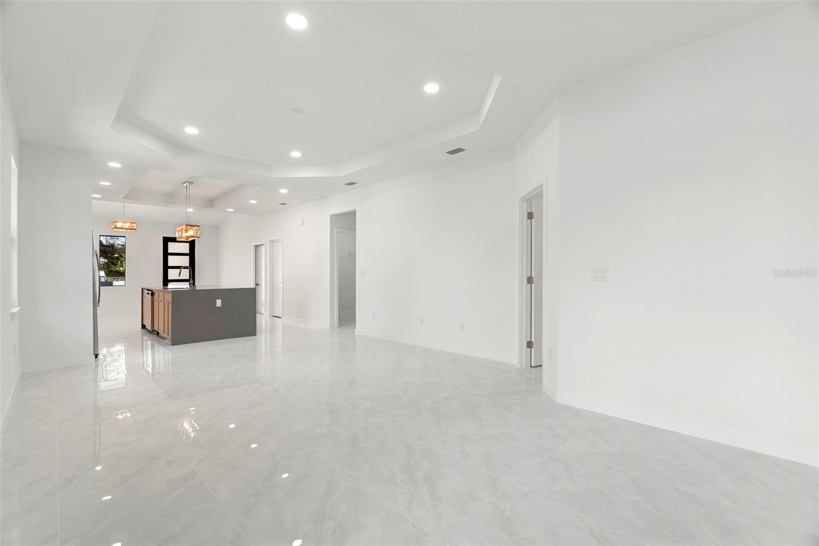 8522 N ASHLEY ST — photo 11