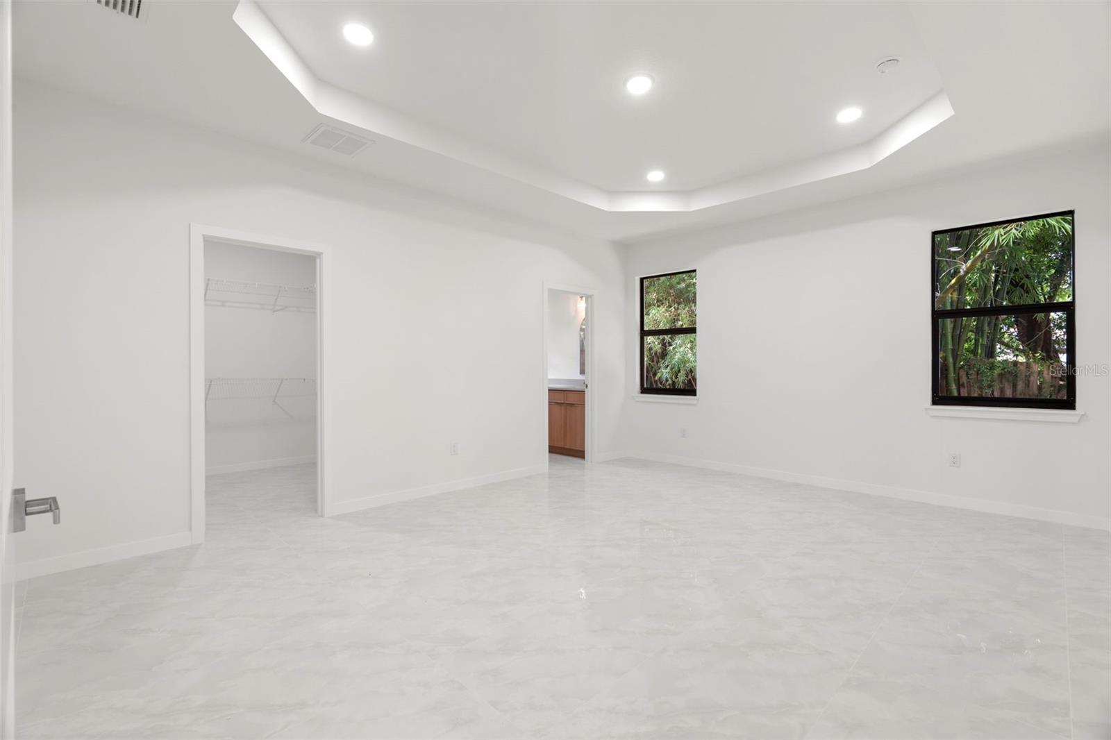 8522 N ASHLEY ST — photo 12
