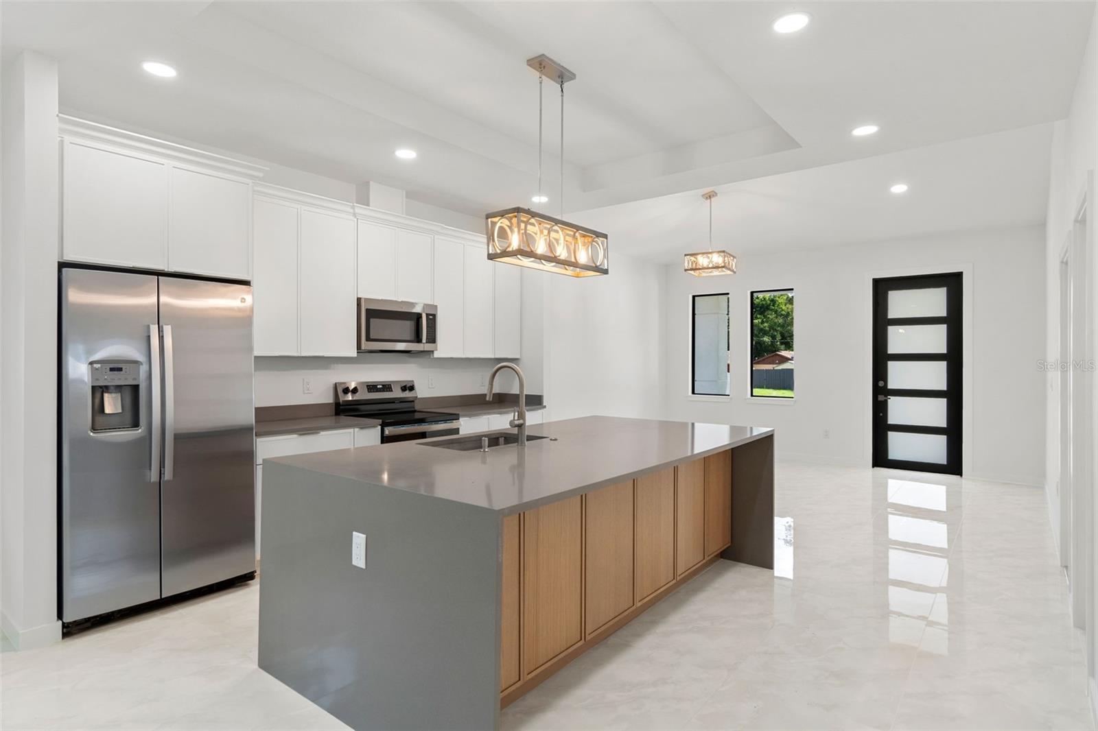 8522 N ASHLEY ST — photo 3