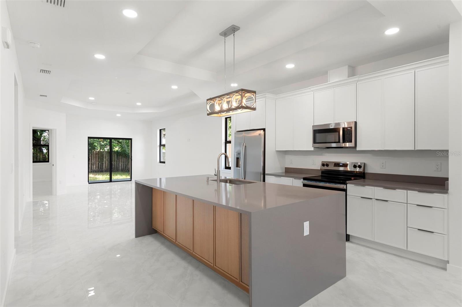 8522 N ASHLEY ST — photo 4