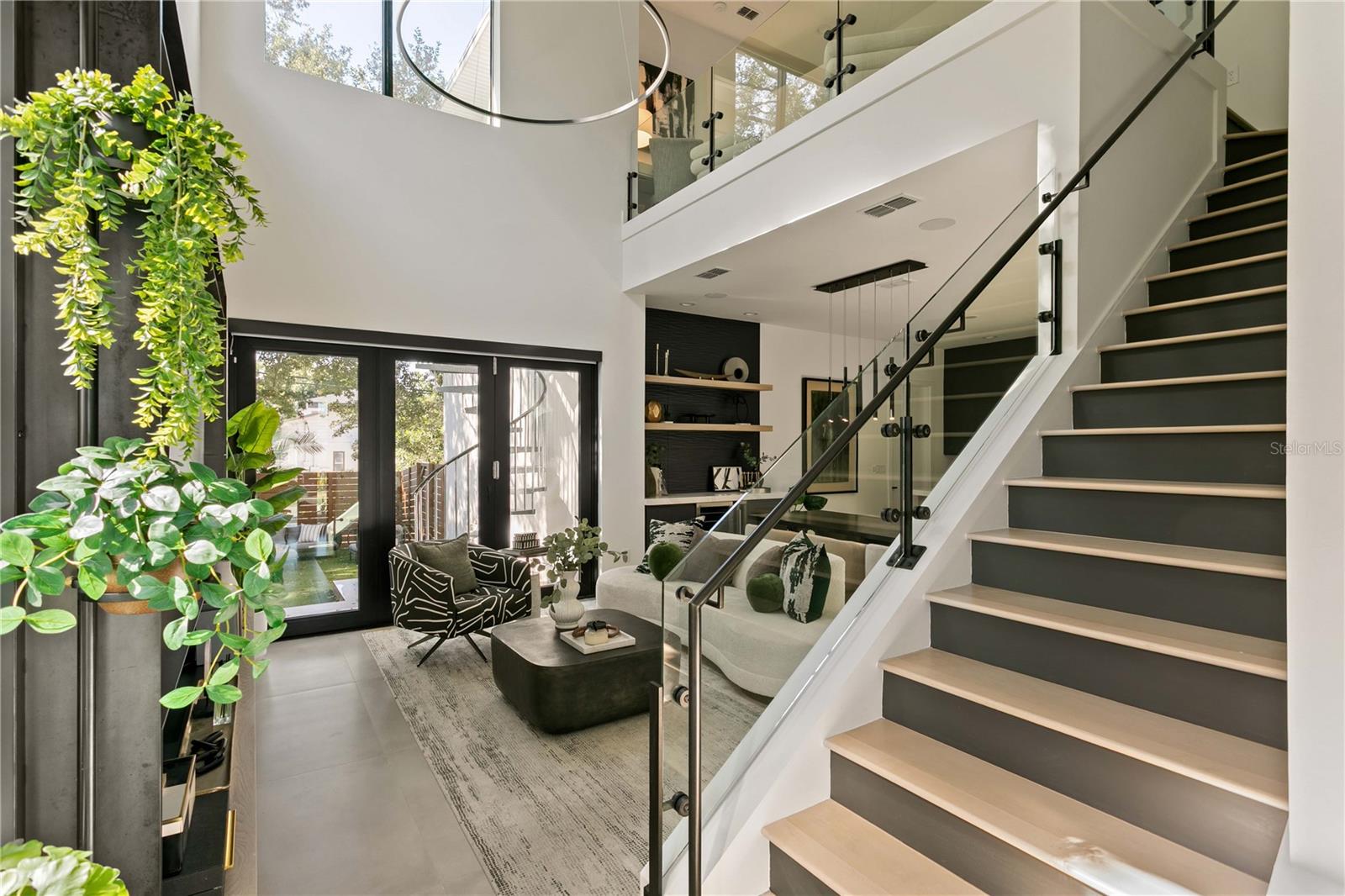 1322 W GRACE ST — photo 8
