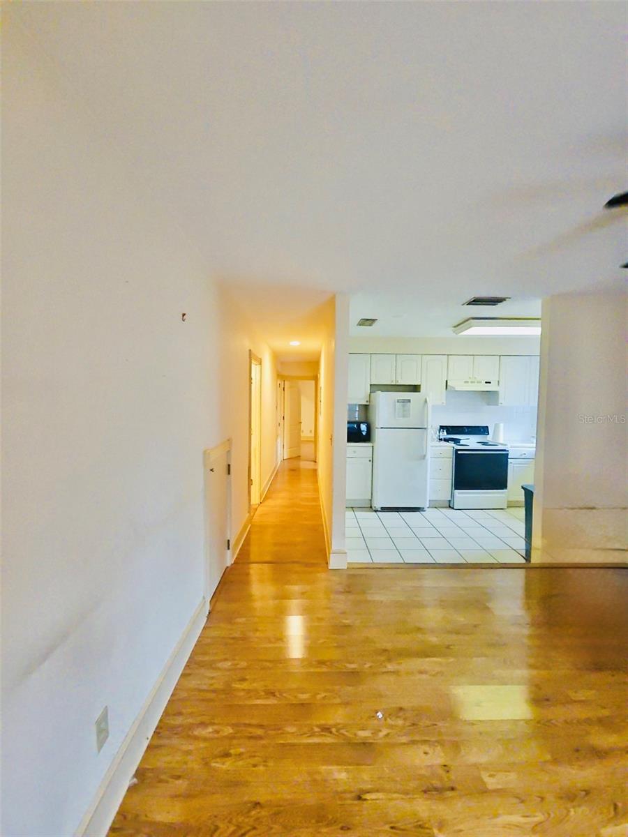 14 HAMILTON HEATH DR #B — photo 4