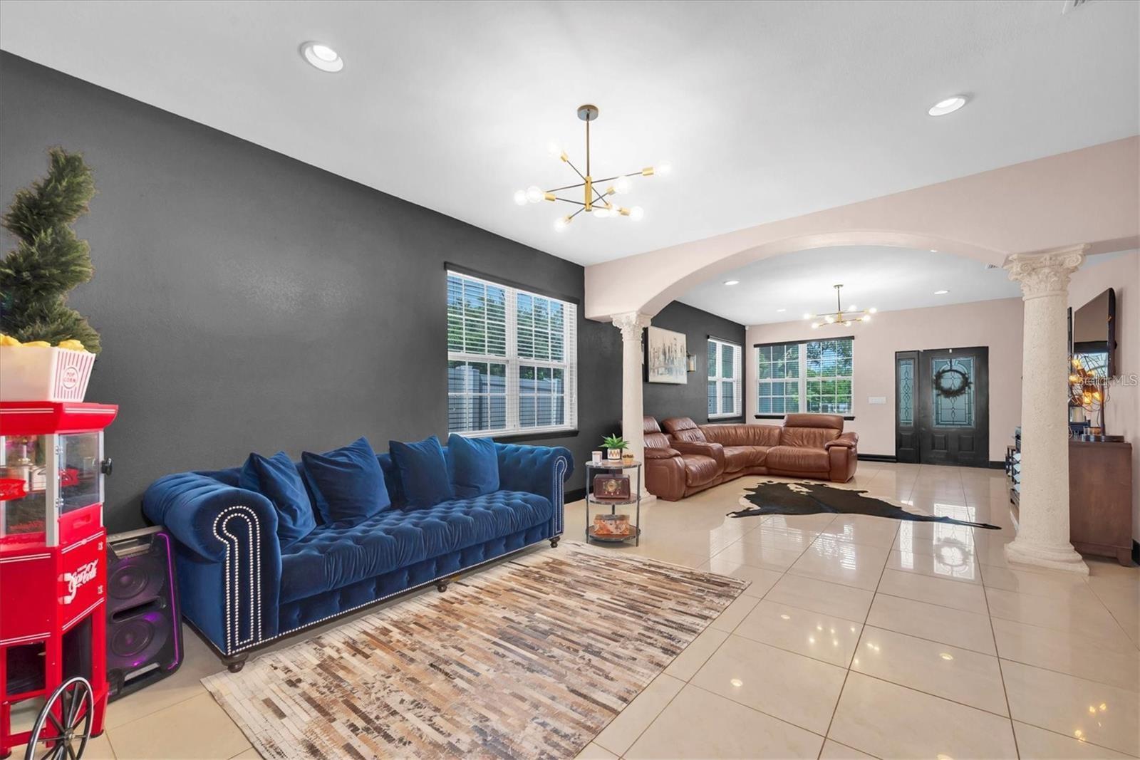 8930 N NEWPORT AVE — photo 12