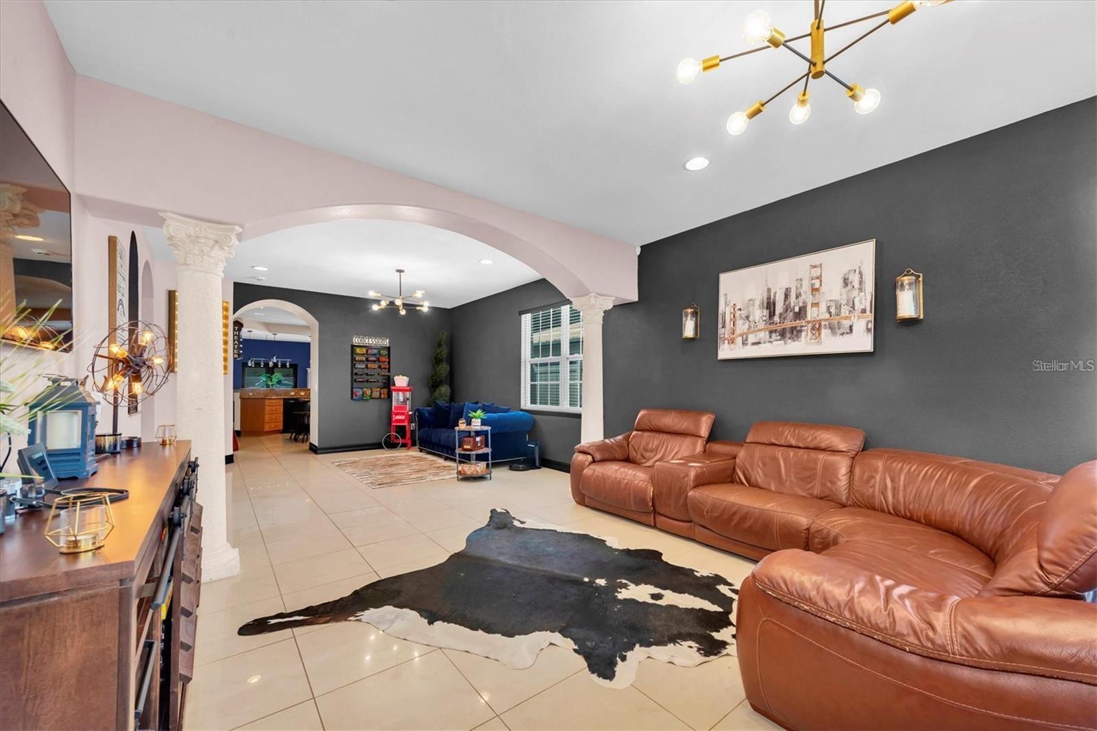 8930 N NEWPORT AVE — photo 5