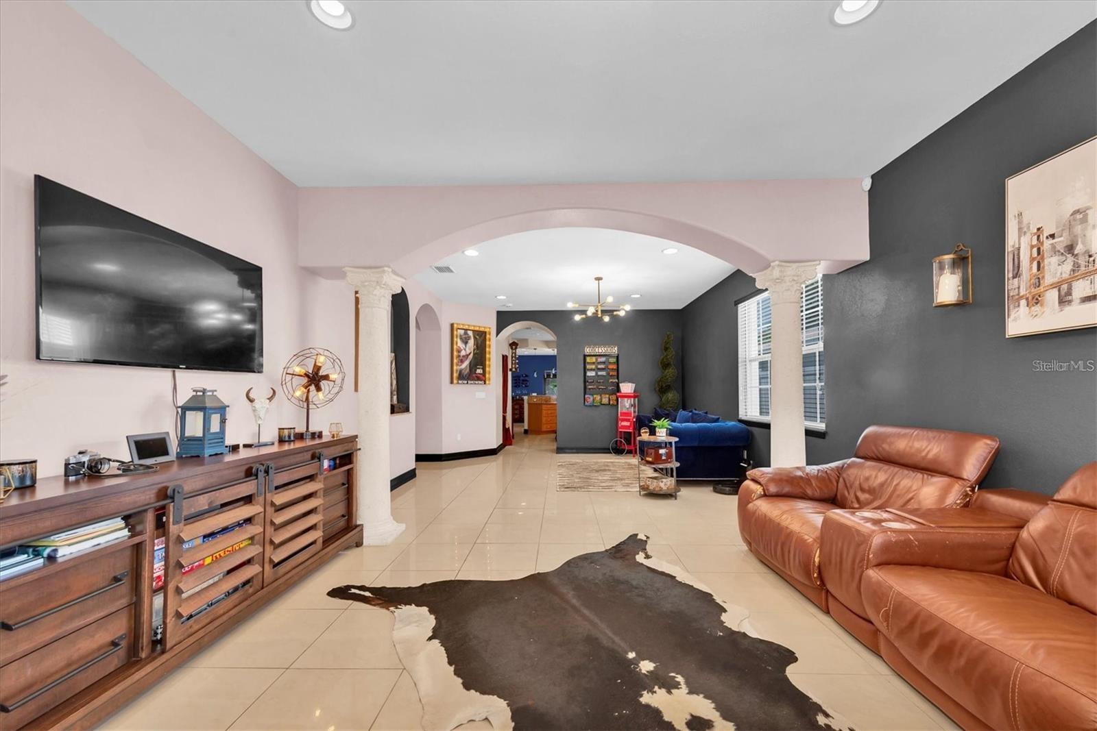 8930 N NEWPORT AVE — photo 6