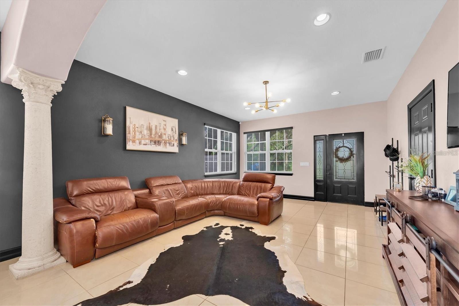 8930 N NEWPORT AVE — photo 7