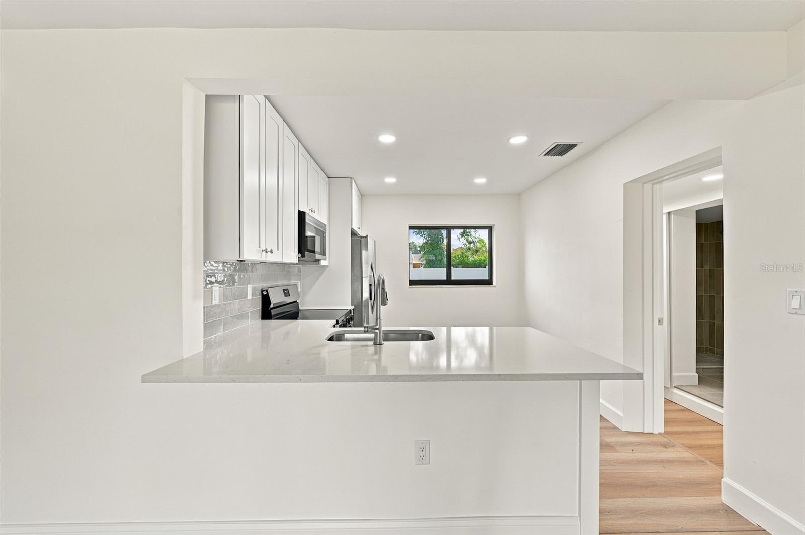 3215 W DEWEY ST — photo 11