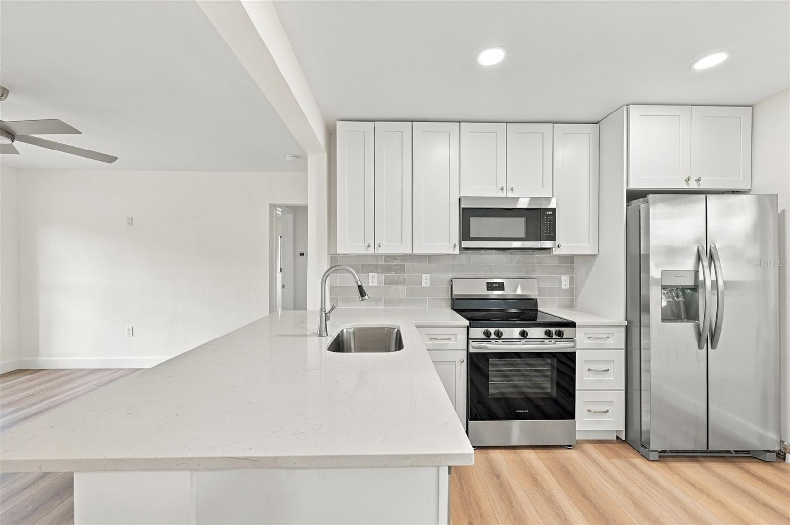 3215 W DEWEY ST — photo 12