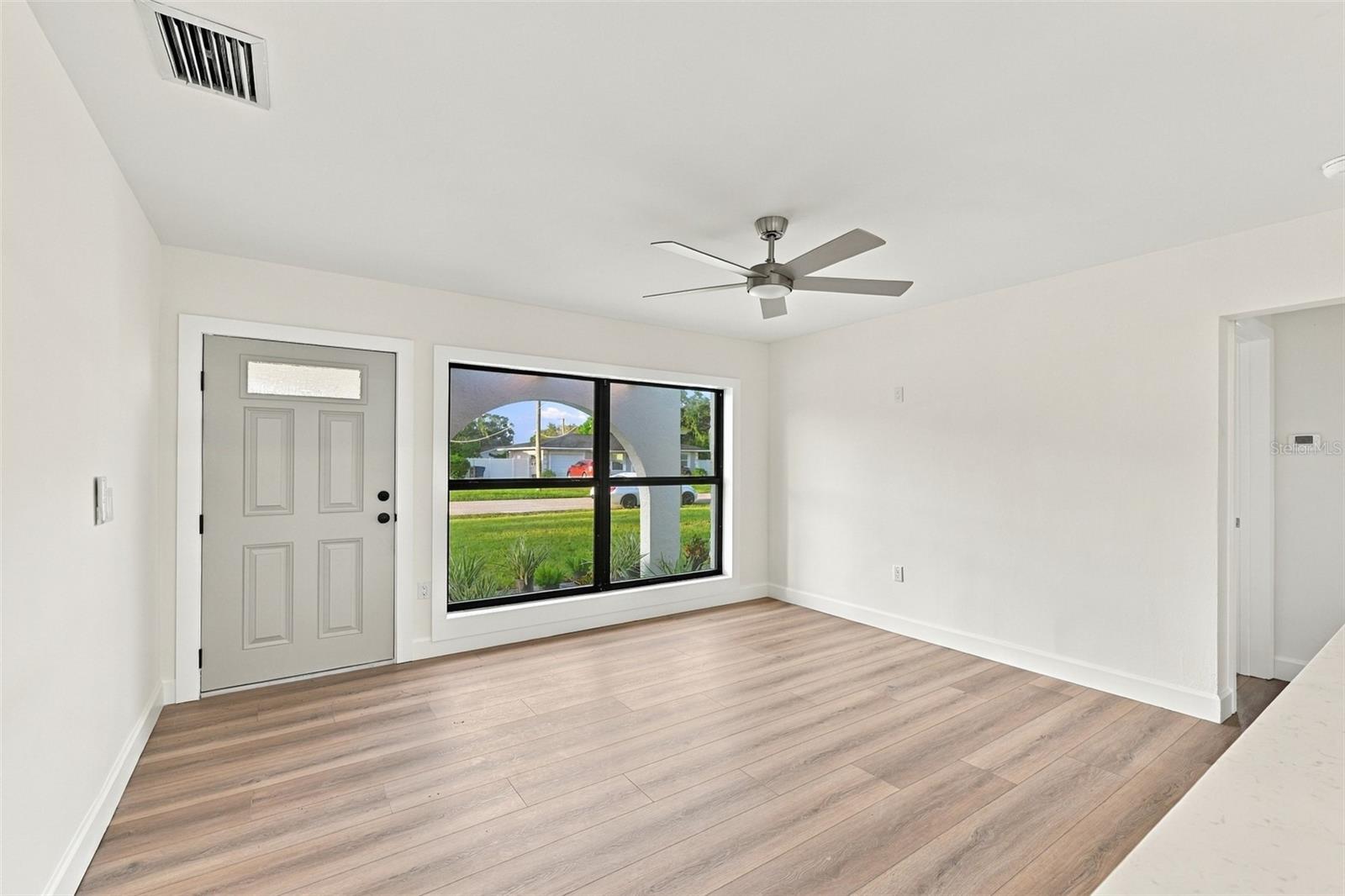 3215 W DEWEY ST — photo 7