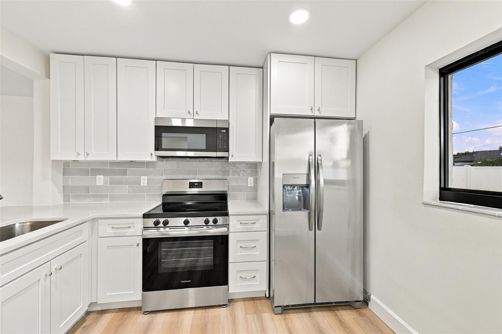 3215 W DEWEY ST — photo 10
