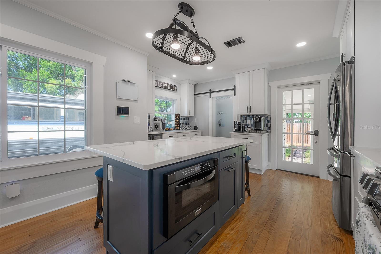 203 W FRIERSON AVE — photo 11