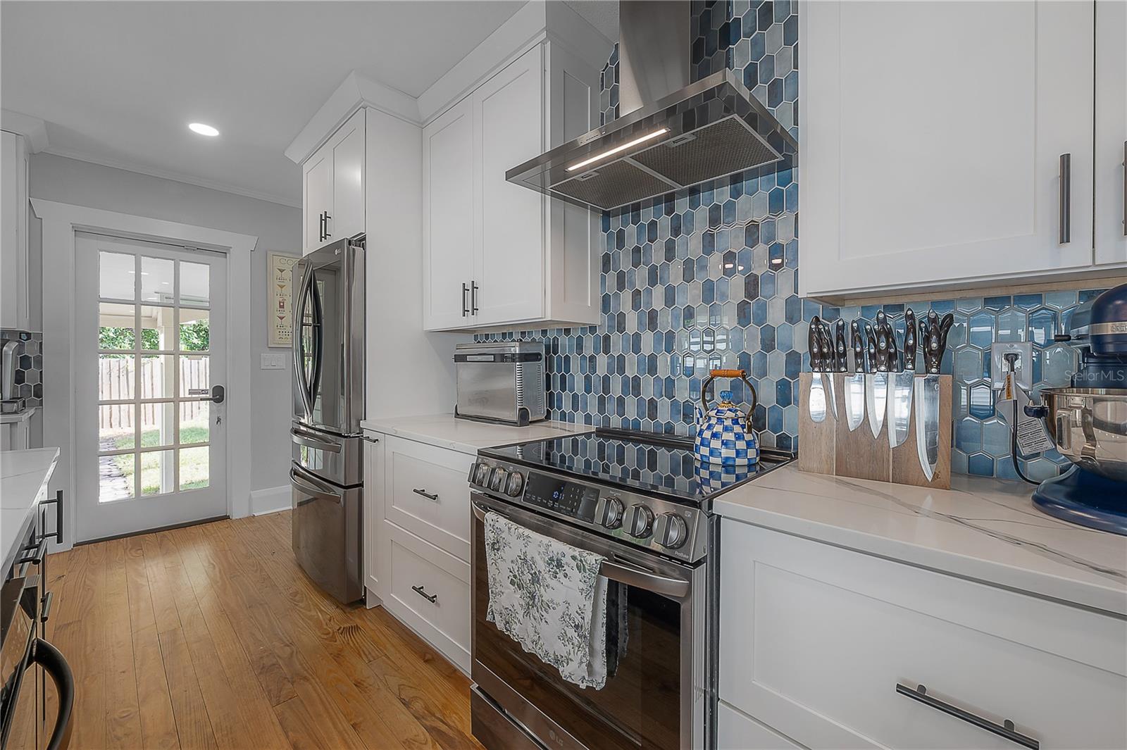 203 W FRIERSON AVE — photo 12