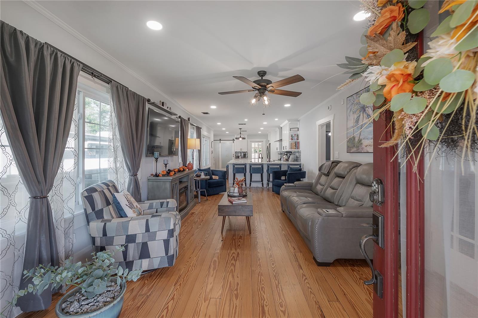 203 W FRIERSON AVE — photo 6