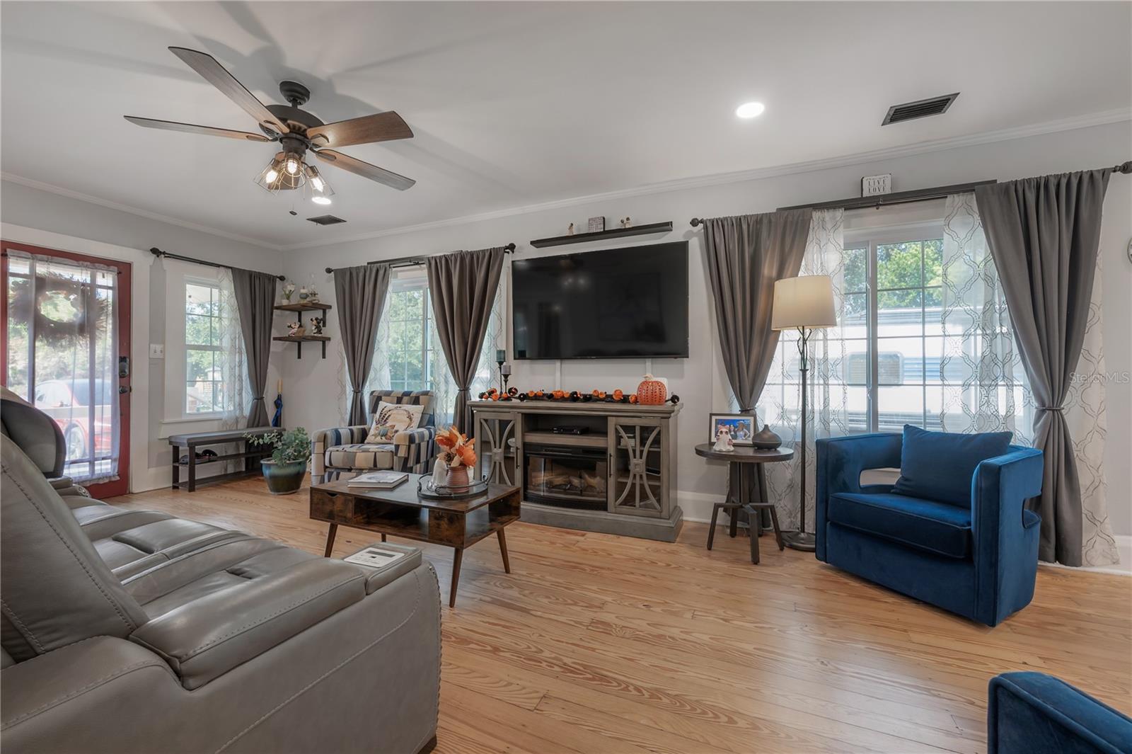 203 W FRIERSON AVE — photo 7