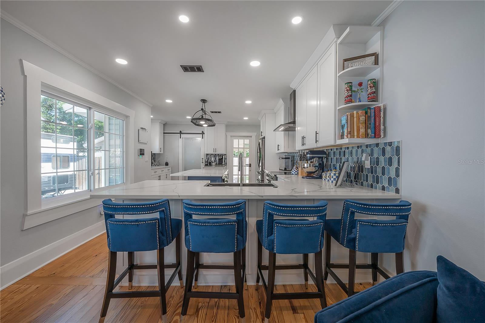 203 W FRIERSON AVE — photo 9