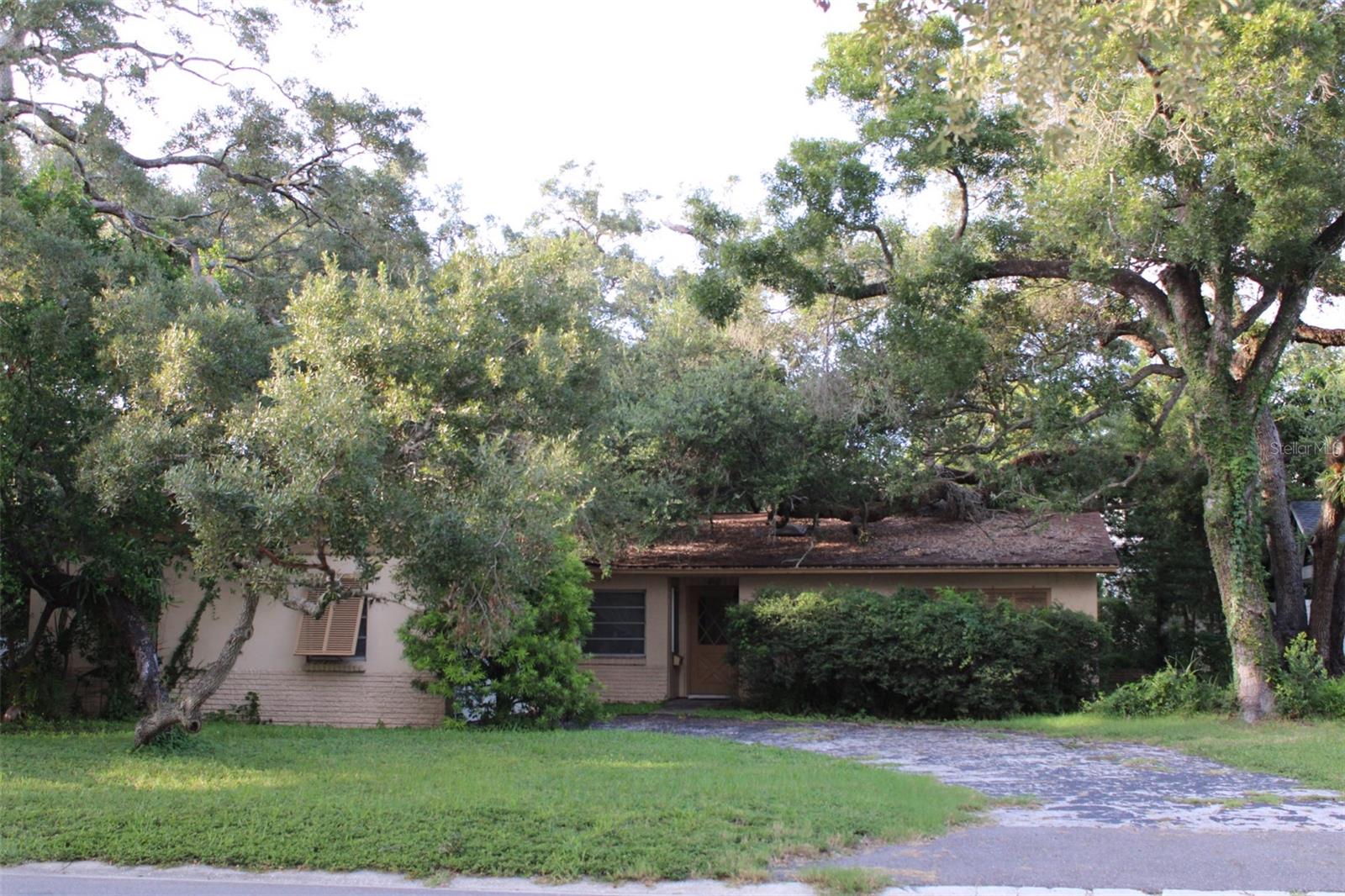 4417 W WATROUS AVE — photo 2