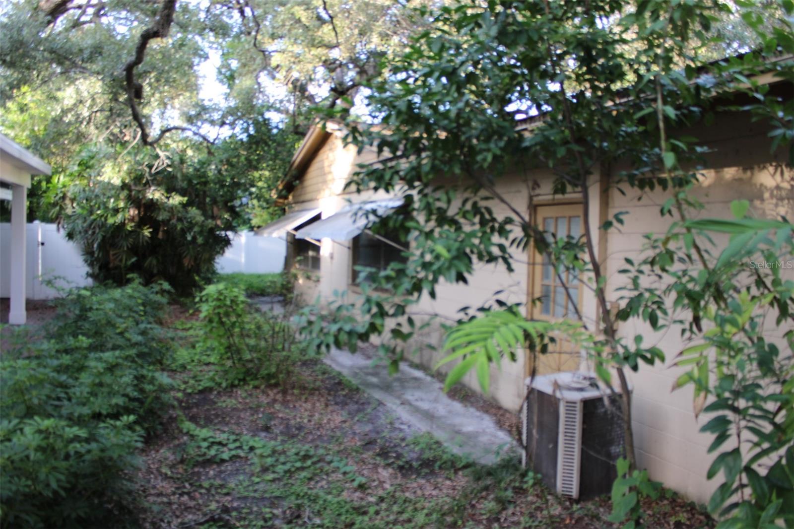 4417 W WATROUS AVE — photo 9