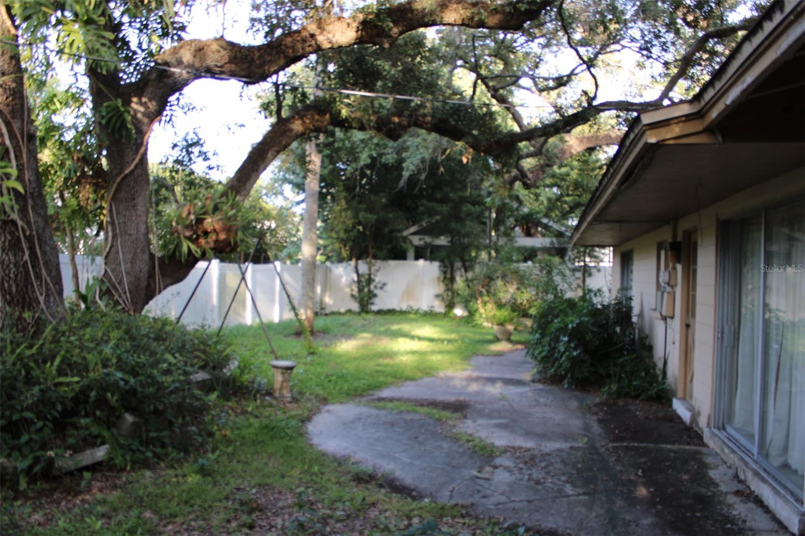 4417 W WATROUS AVE — photo 10