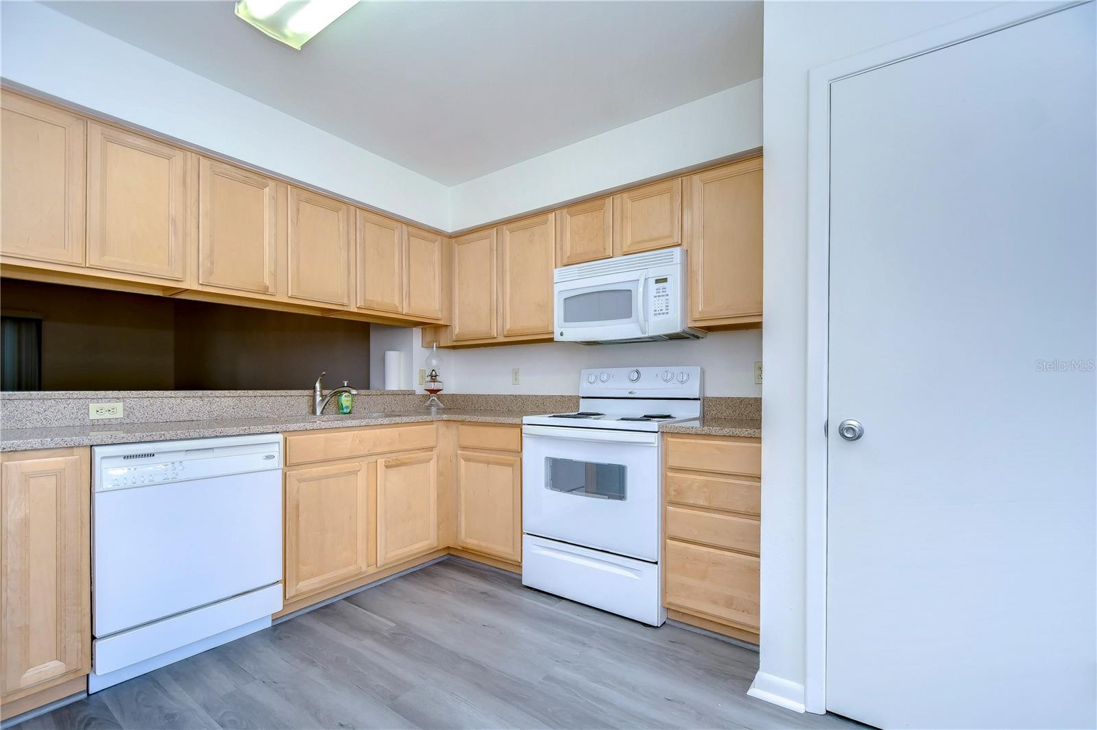 13937 FLETCHERS MILL DR — photo 11