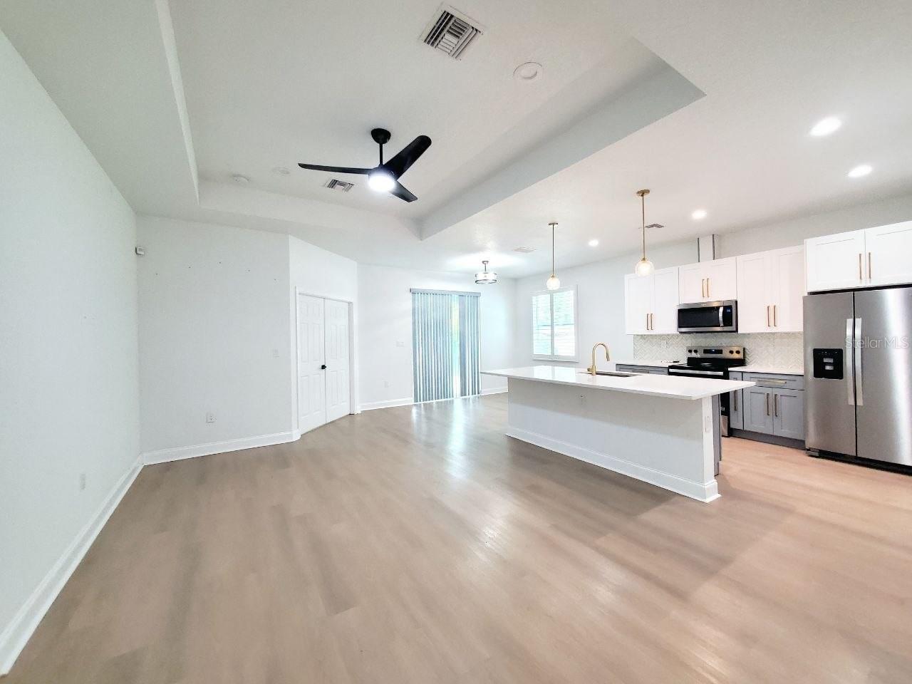 2616 E CAYUGA ST — photo 3