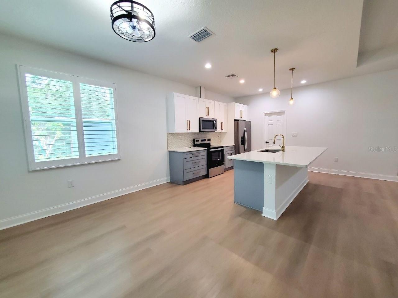 2616 E CAYUGA ST — photo 5