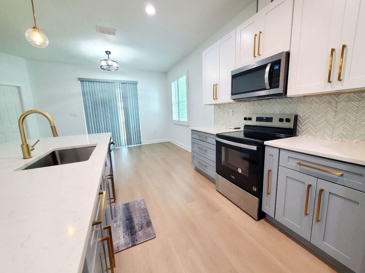 2616 E CAYUGA ST — photo 6