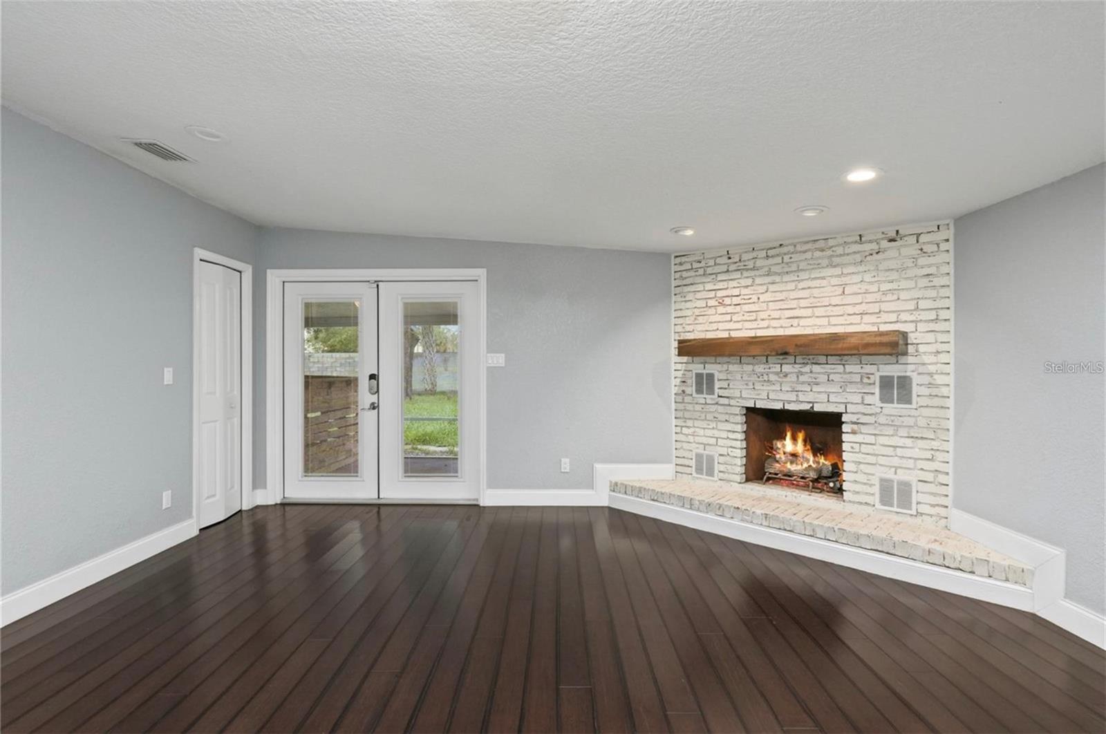 1520 S CHURCH AVE — photo 3