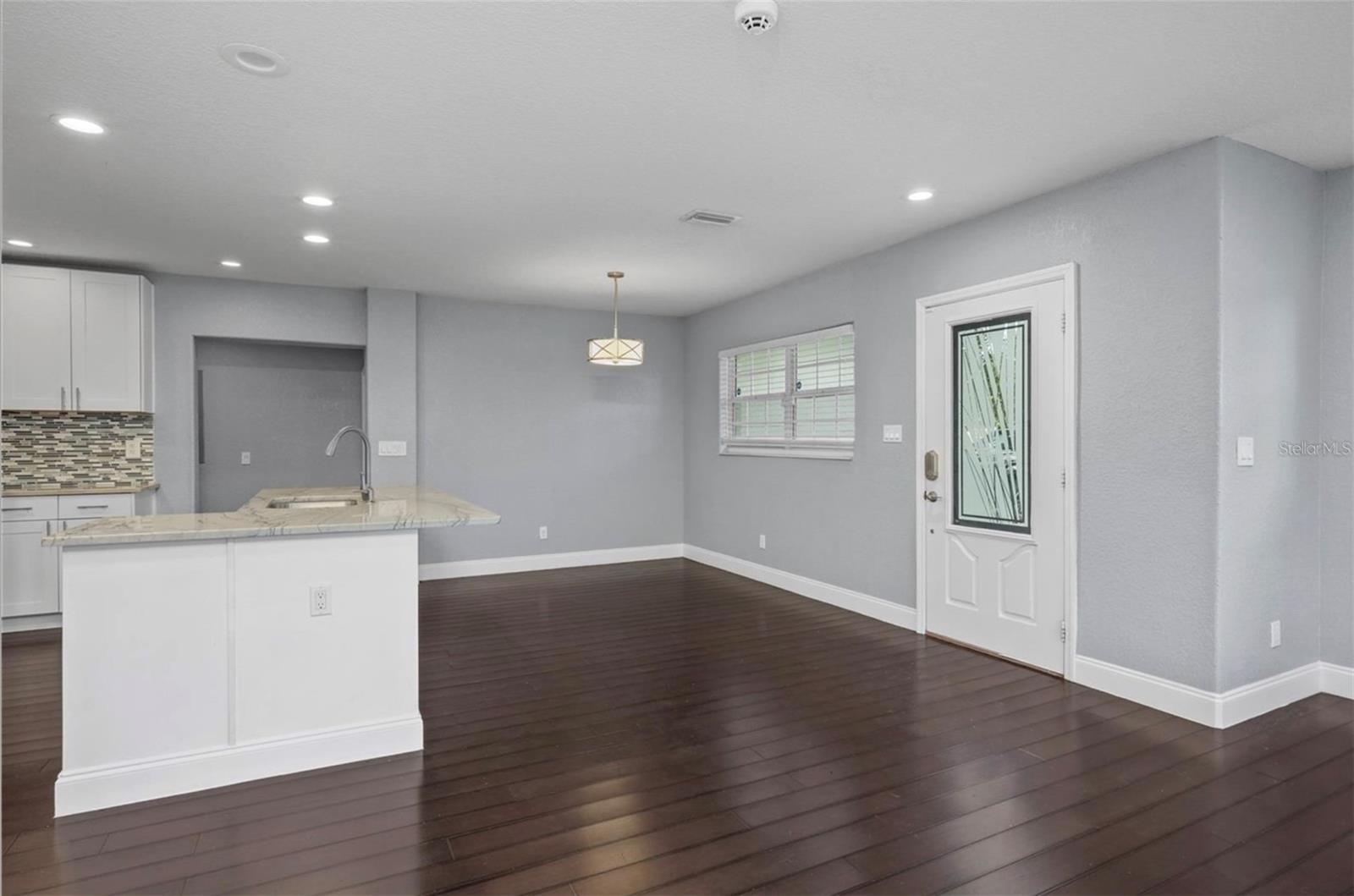 1520 S CHURCH AVE — photo 4