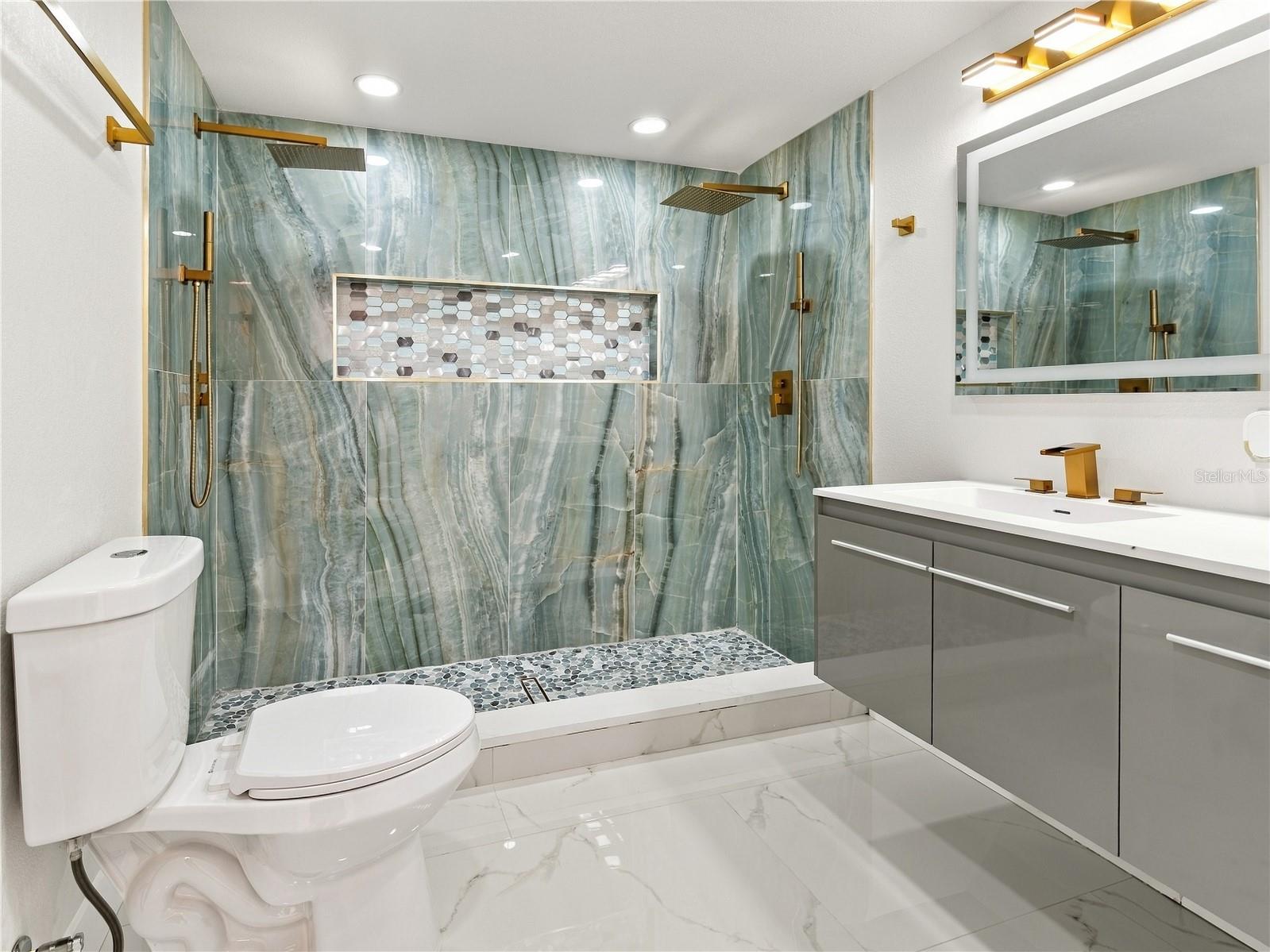 8423 N PACKWOOD AVE — photo 12