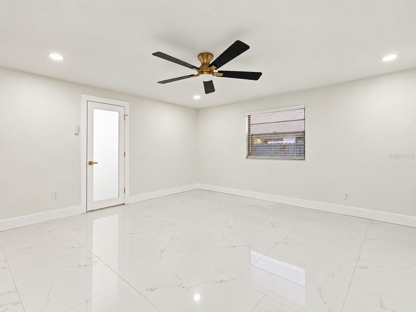 8423 N PACKWOOD AVE — photo 4