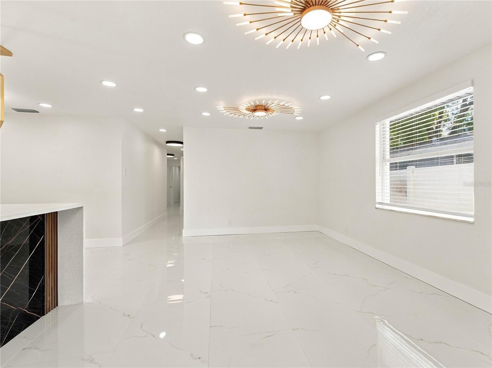 8423 N PACKWOOD AVE — photo 5