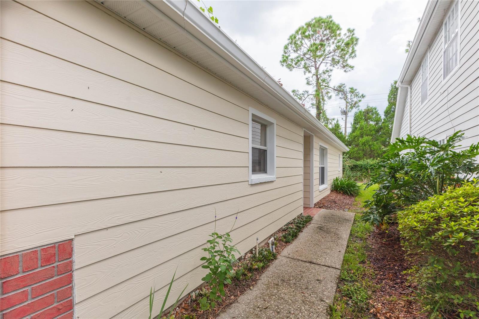5161 STERLING MANOR DR — photo 3
