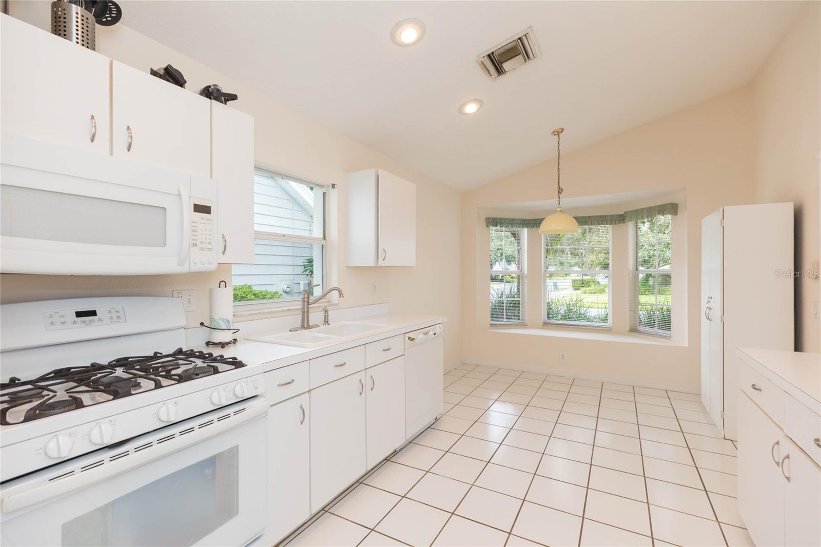 5161 STERLING MANOR DR — photo 10