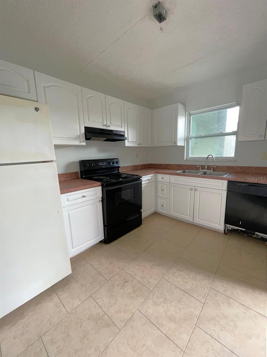 2846 SOMERSET PARK DR #203 — photo 2