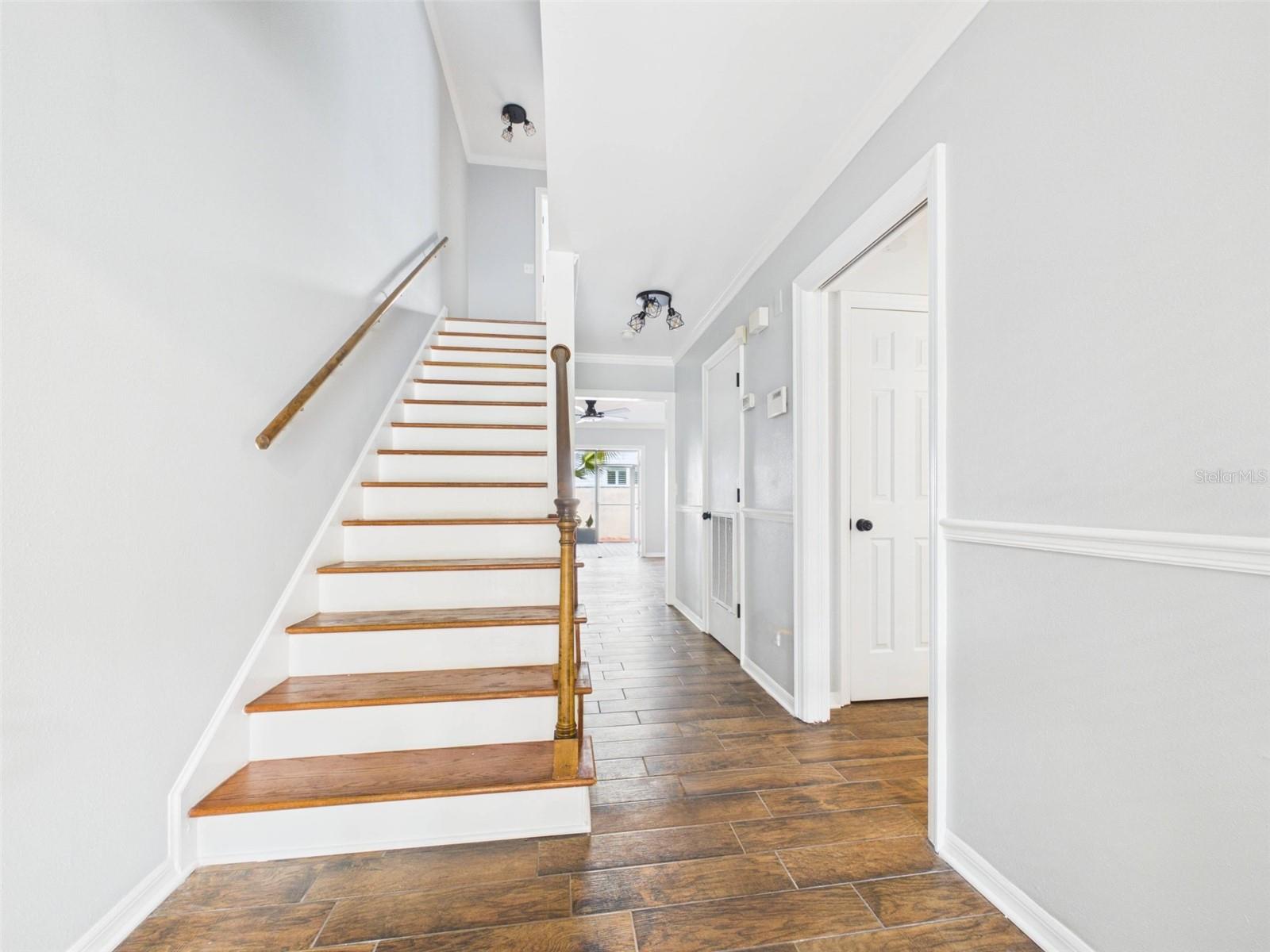 2415 W JETTON AVE — photo 4