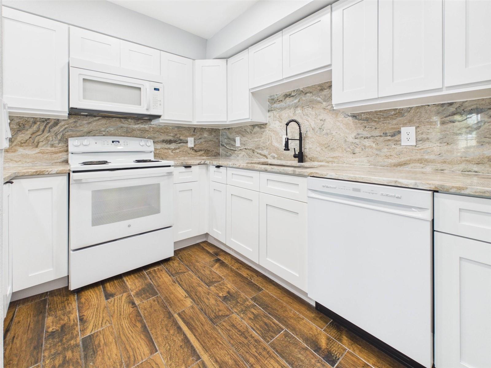 2415 W JETTON AVE — photo 10