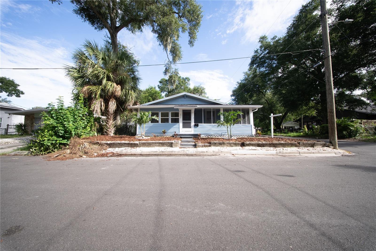 922 E IDA ST
