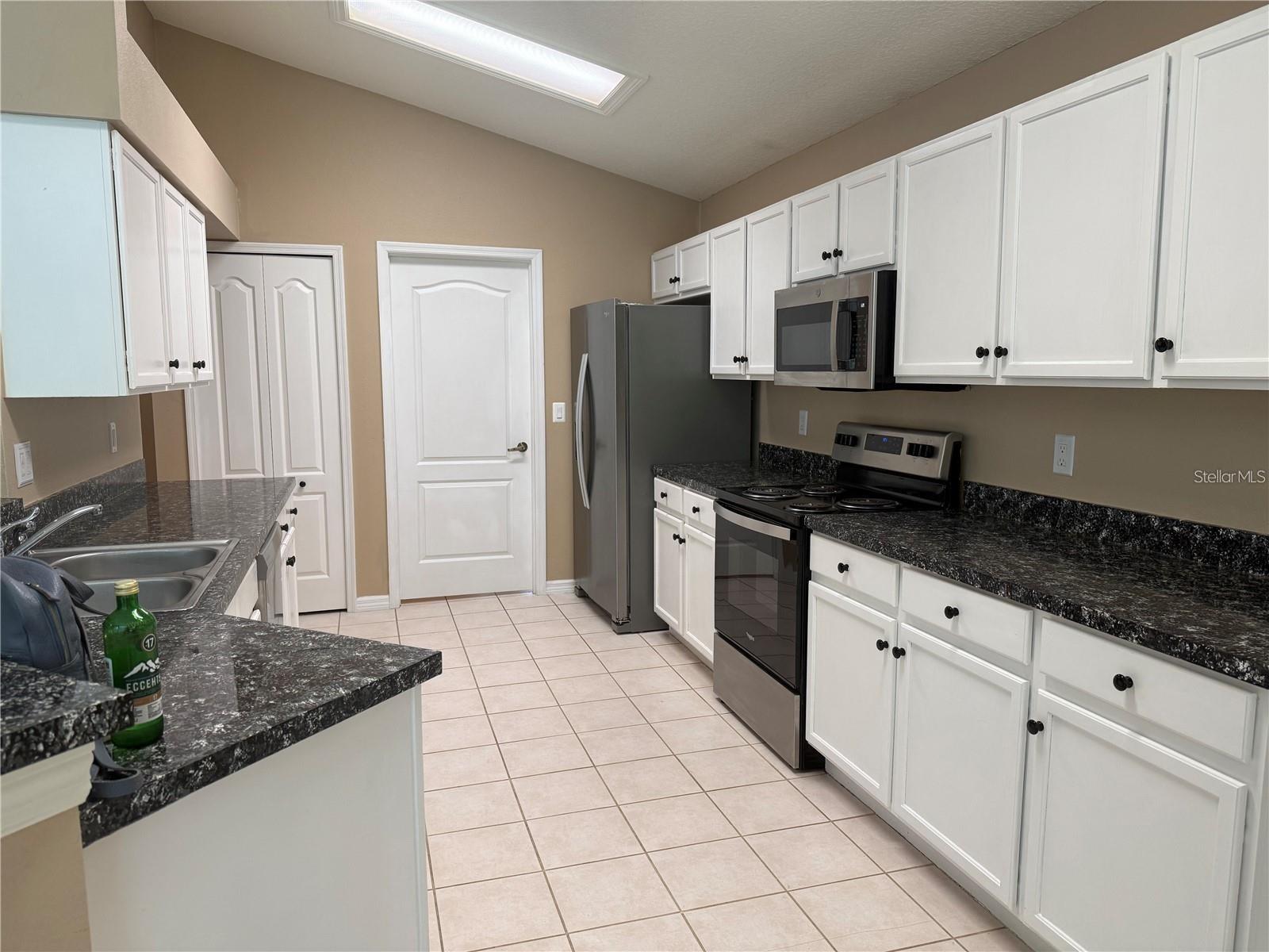10609 CHAMBERS DR — photo 8