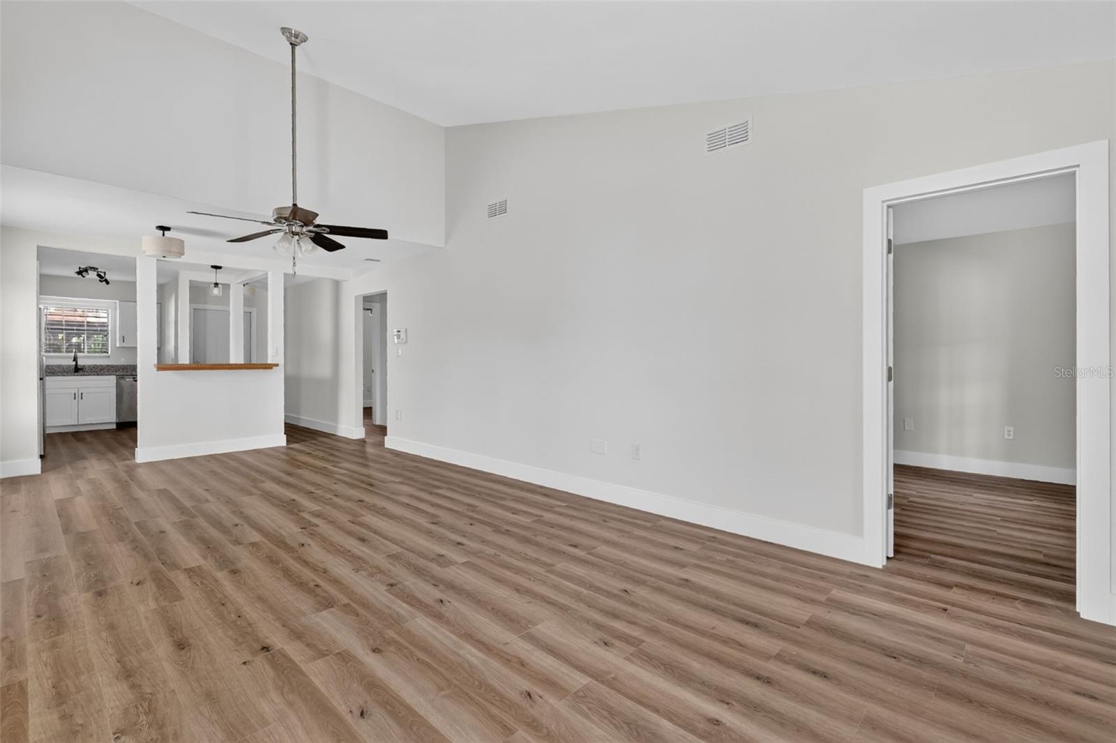4 COVE LN — photo 4