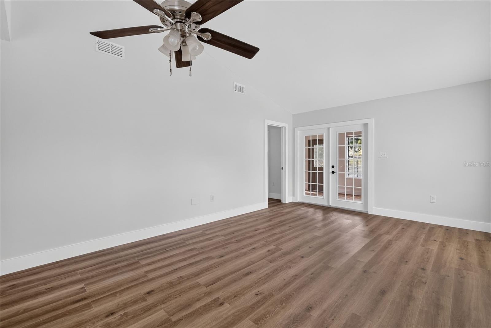 4 COVE LN — photo 6