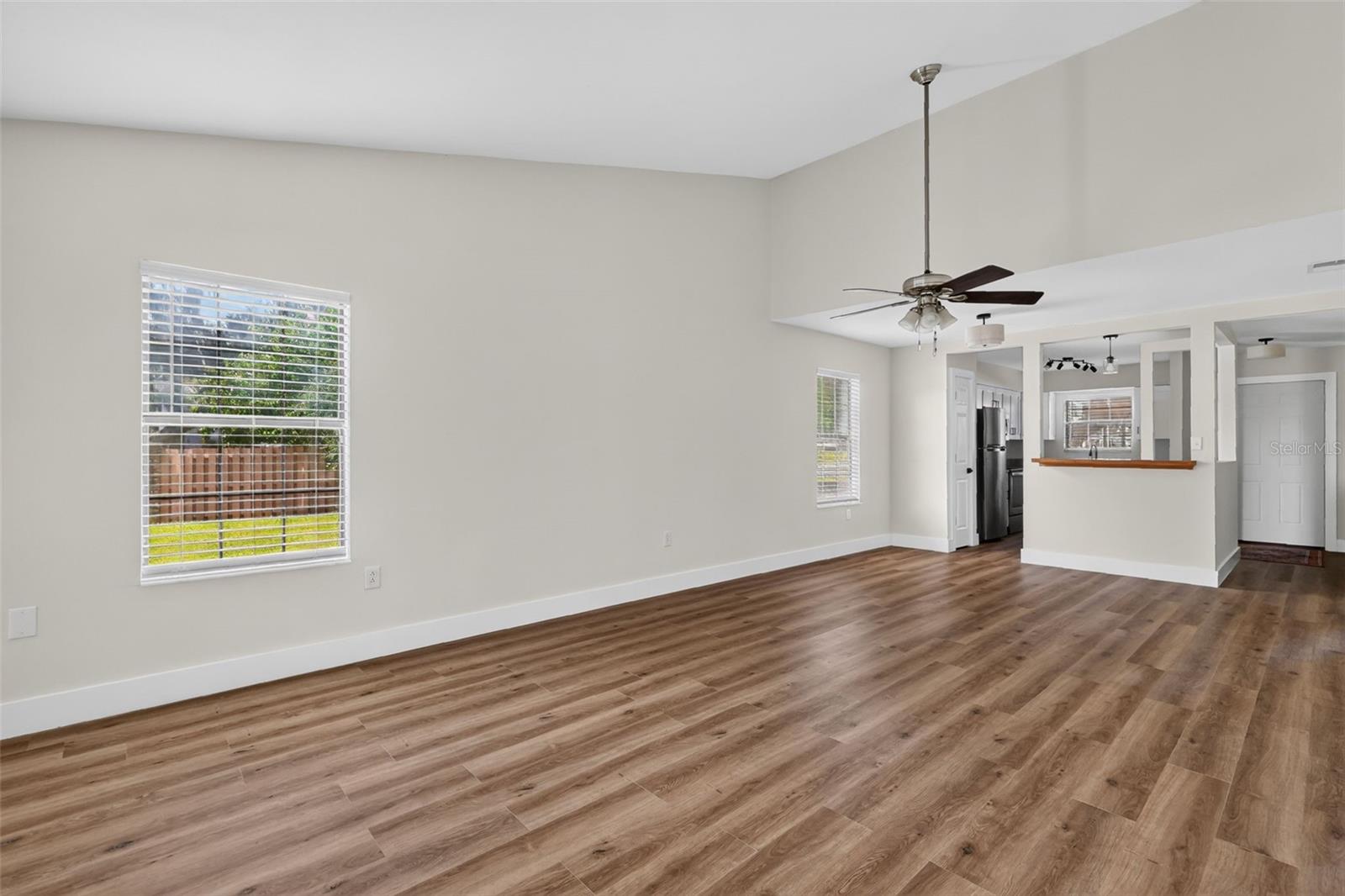 4 COVE LN — photo 7