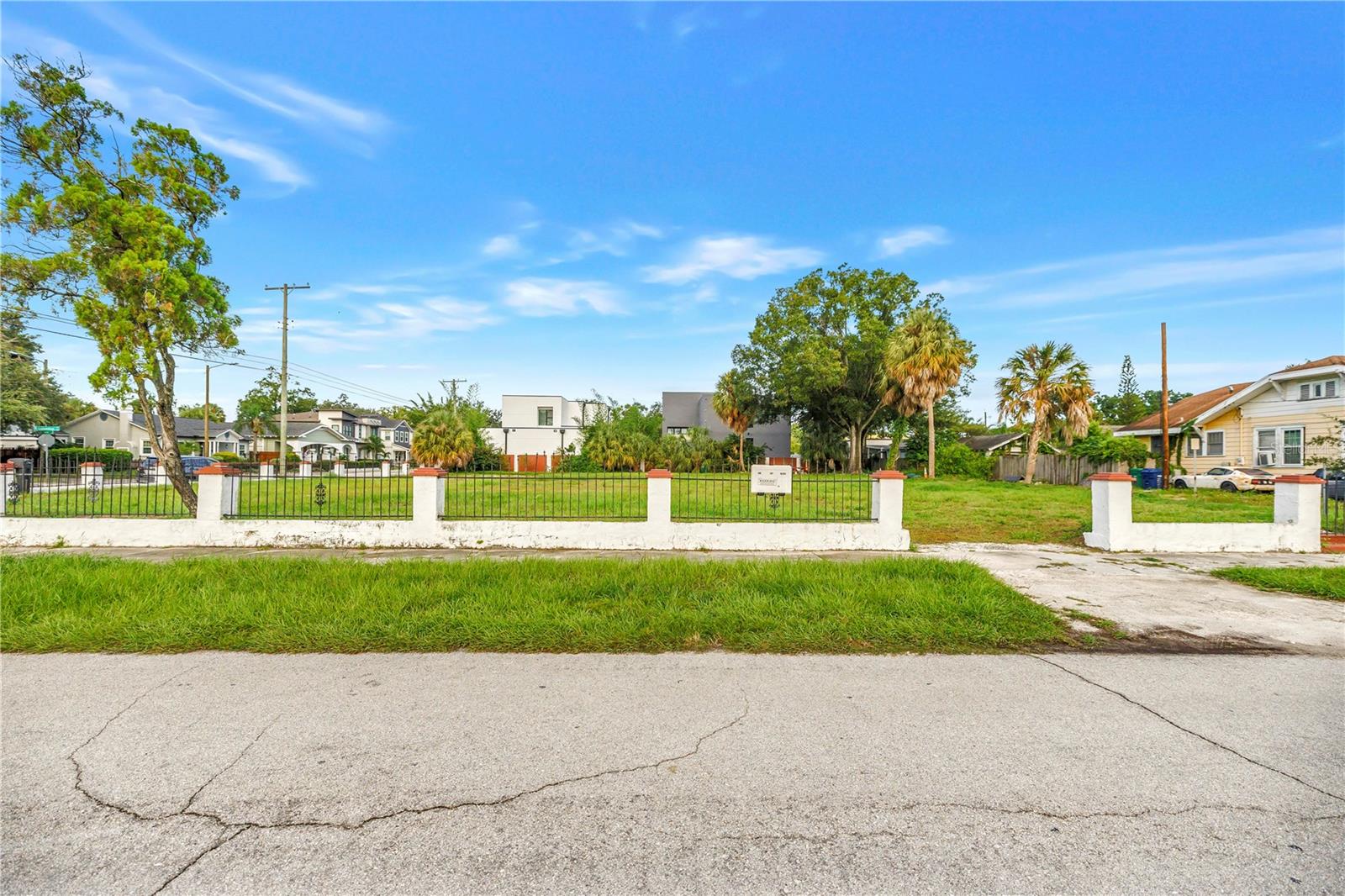 815 W COLUMBUS DR — photo 2