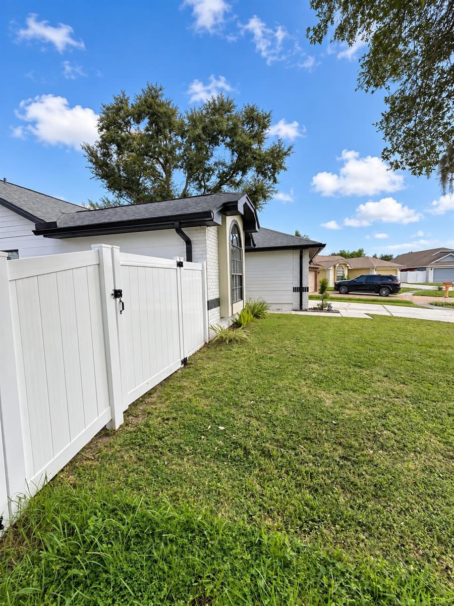 5483 FRIARSWAY DR — photo 10