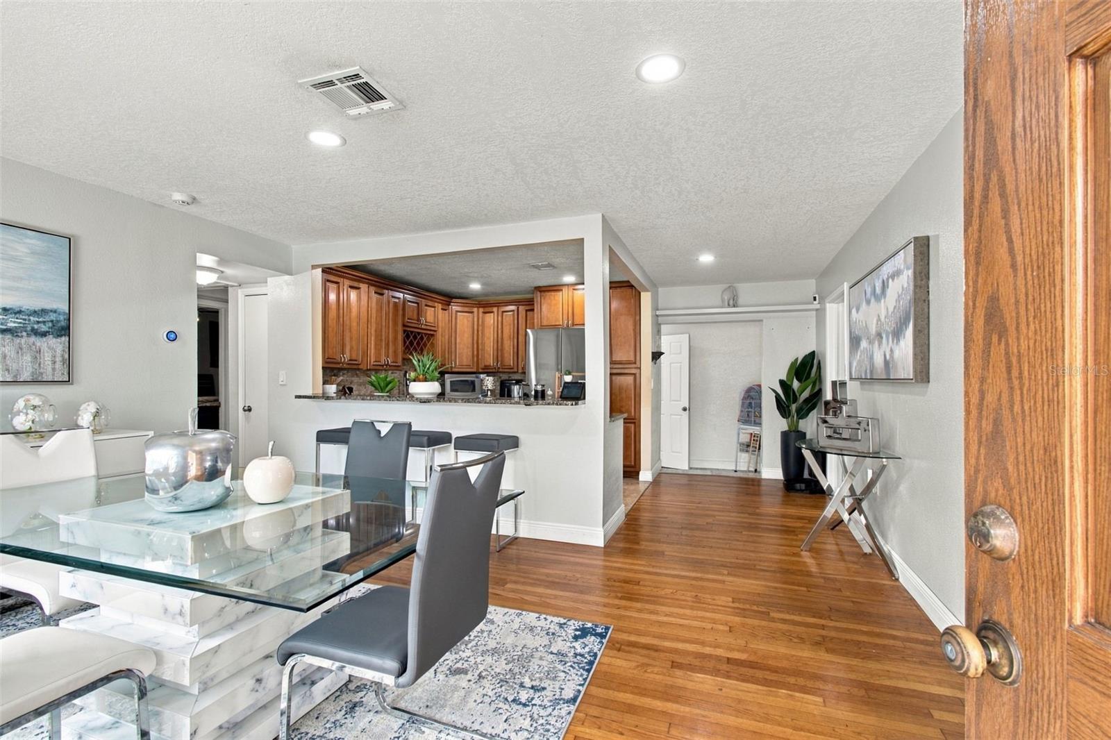 11006 N OAKLEAF AVE — photo 4