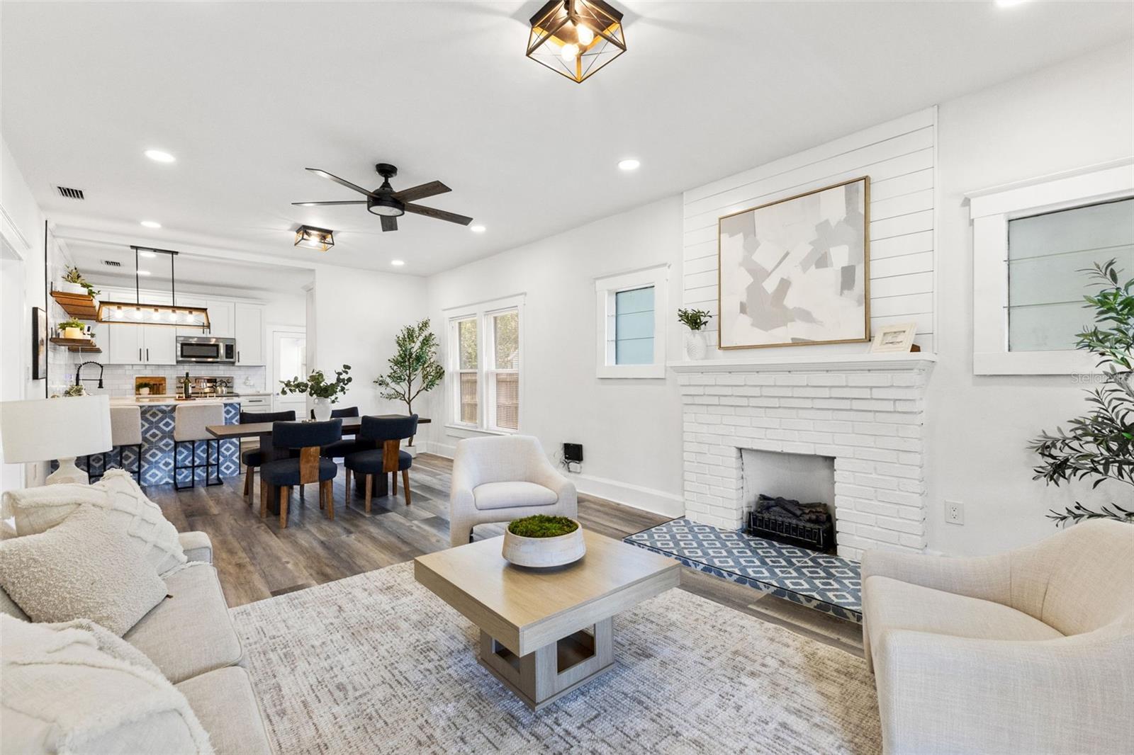 303 W CURTIS ST — photo 2