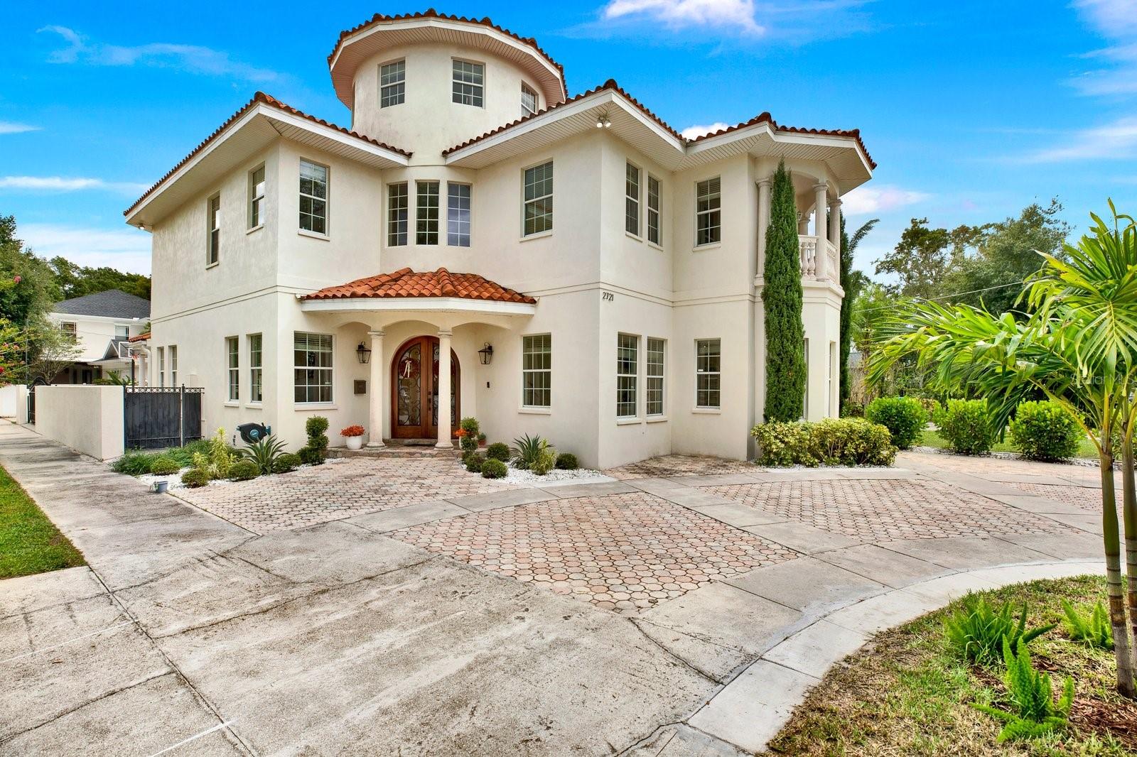 2721 N ROYAL CT