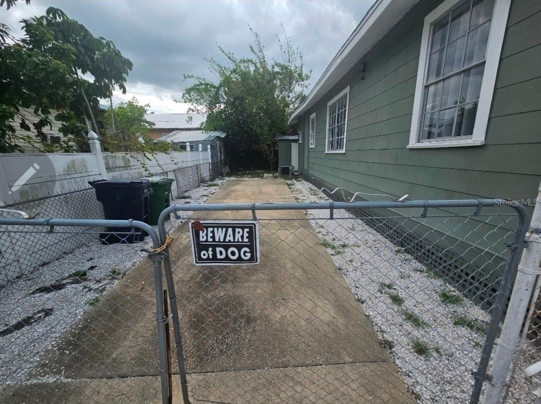 2408 N ALBANY AVE — photo 4
